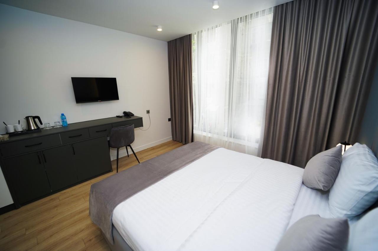 B&M Hotel 예레반 외부 사진