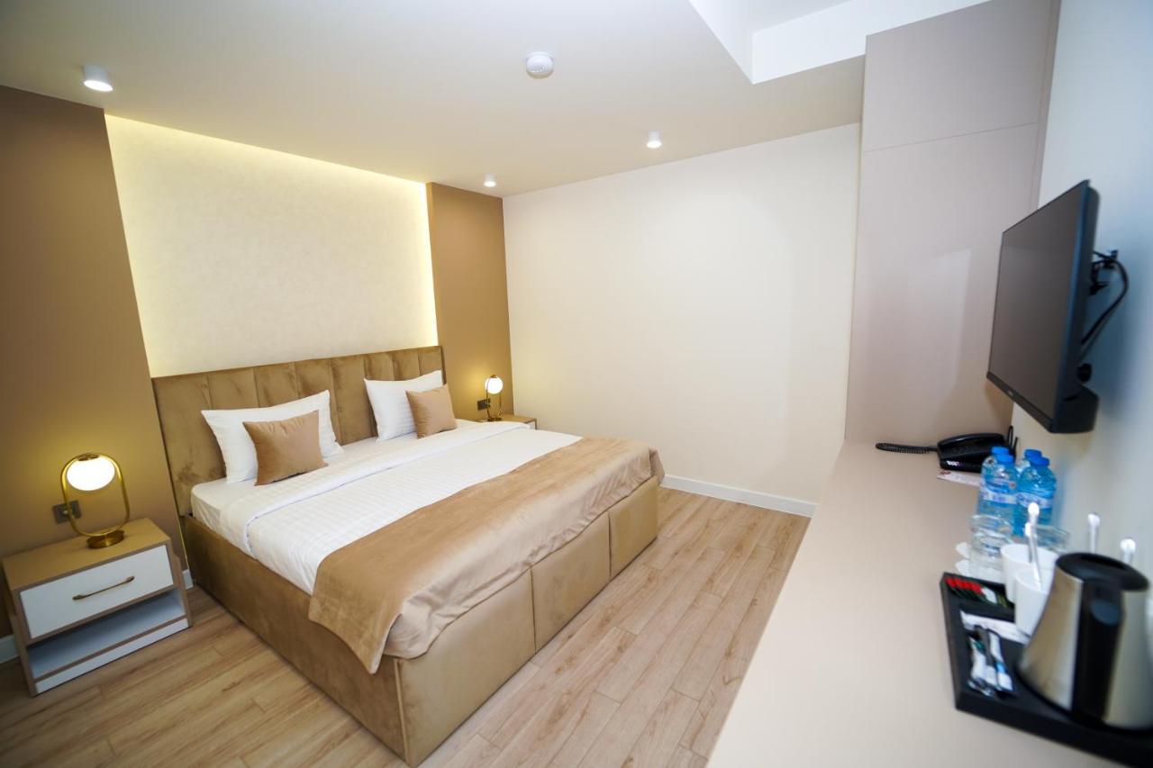B&M Hotel 예레반 외부 사진