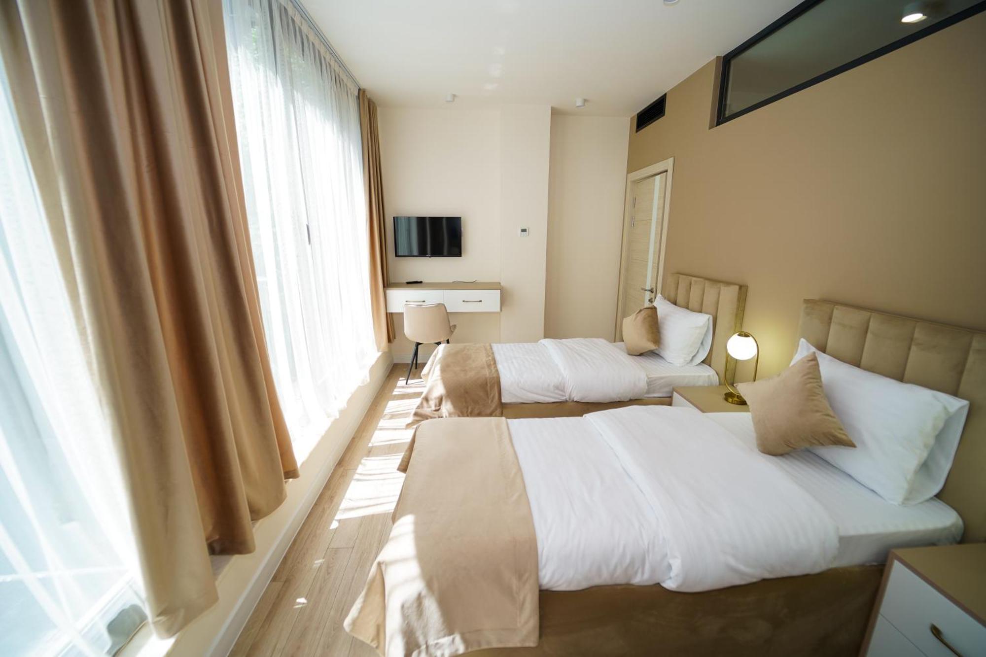 B&M Hotel 예레반 외부 사진
